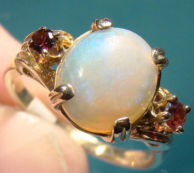 10K OPAL and GARNETS RING 1950s