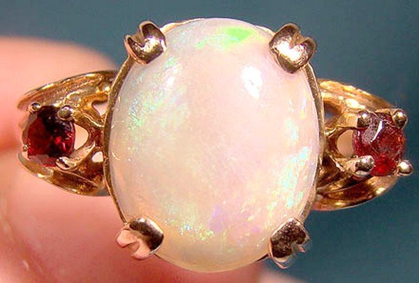 10K OPAL and GARNETS RING 1950s