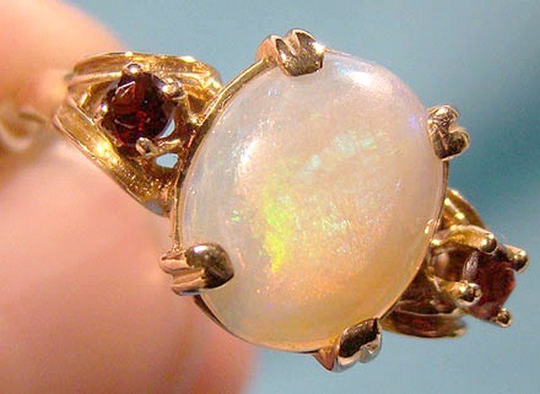 10K OPAL and GARNETS RING 1950s