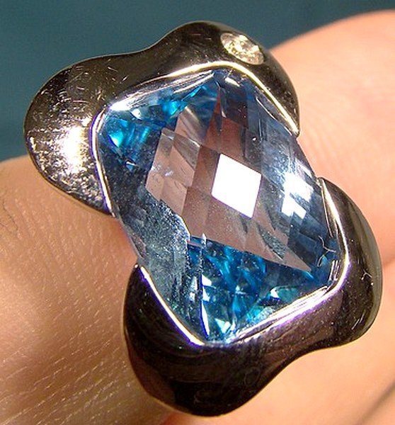 KRISTINA 18K WHITE GOLD BLUE TOPAZ and DIAMOND RING