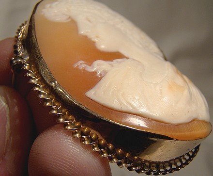 19thC 12K Gold LADY PORTRAIT CAMEO Brooch