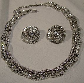 TRIFARI White RHINESTONE NECKLACE and EARRINGS SET 1950s Adjustable