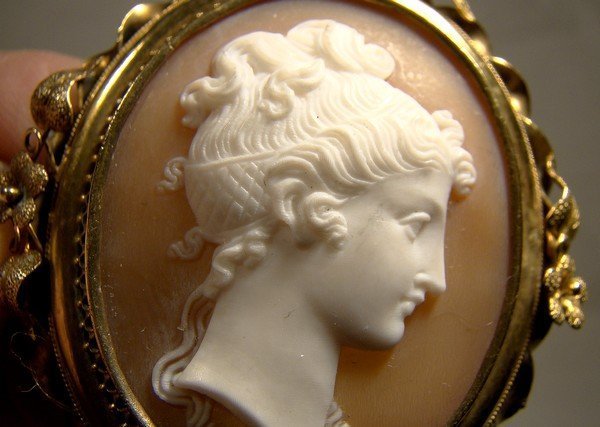 Early Empire 15K SUPERBLY CARVED CAMEO PIN 1820