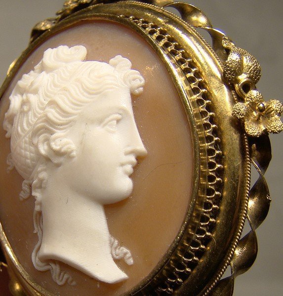 Early Empire 15K SUPERBLY CARVED CAMEO PIN 1820