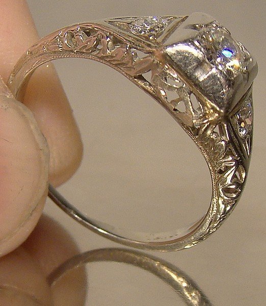 Art Deco 18K White Gold Diamonds Filigree Ring 1920s Size 5-3/4