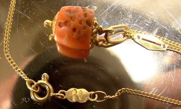 18K Red Coral Pendant Necklace in Box 1960s Uno A Erre