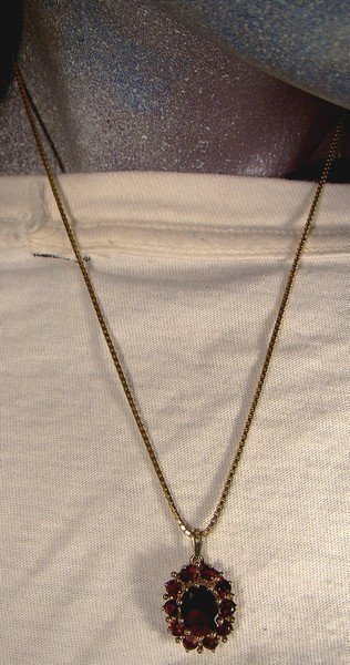14K GARNETS PENDANT with CHAIN NECKLACE 1960s 14 K Chain
