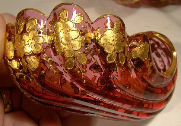 MOSER CRANBERRY &amp; GOLD  GLASS SHELL 5 PC. NUT SET c1900