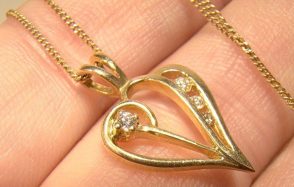 14K HEART PENDANT with DIAMONDS on CHAIN NECKLACE