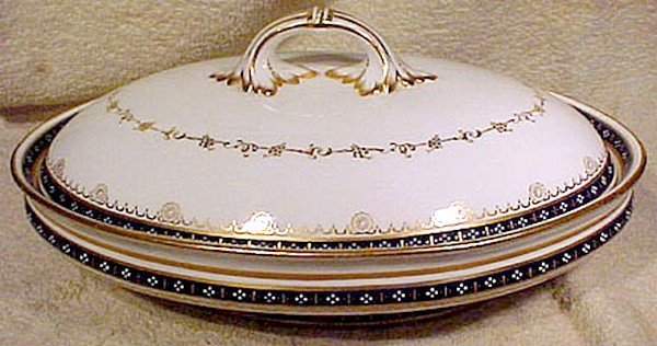 RC DERBY 6452 HAND PAINTED COVERED ENTREE 1907