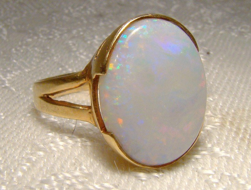 14K Natural Opal Gold Ring 1970s Large Colourful Stone
