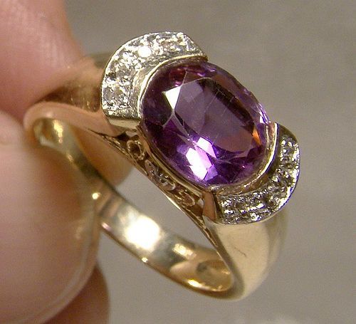 14K Oval Amethyst & 12 Diamonds Ring 1980s Size 5 3/4