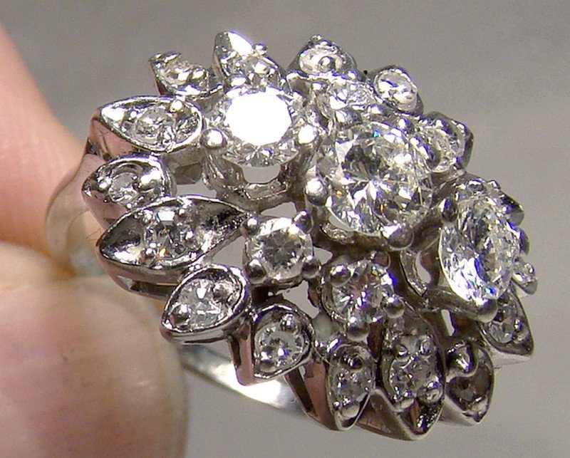 18K White Gold Diamonds Cluster Cocktail Ring 1950s 18 K Size 6