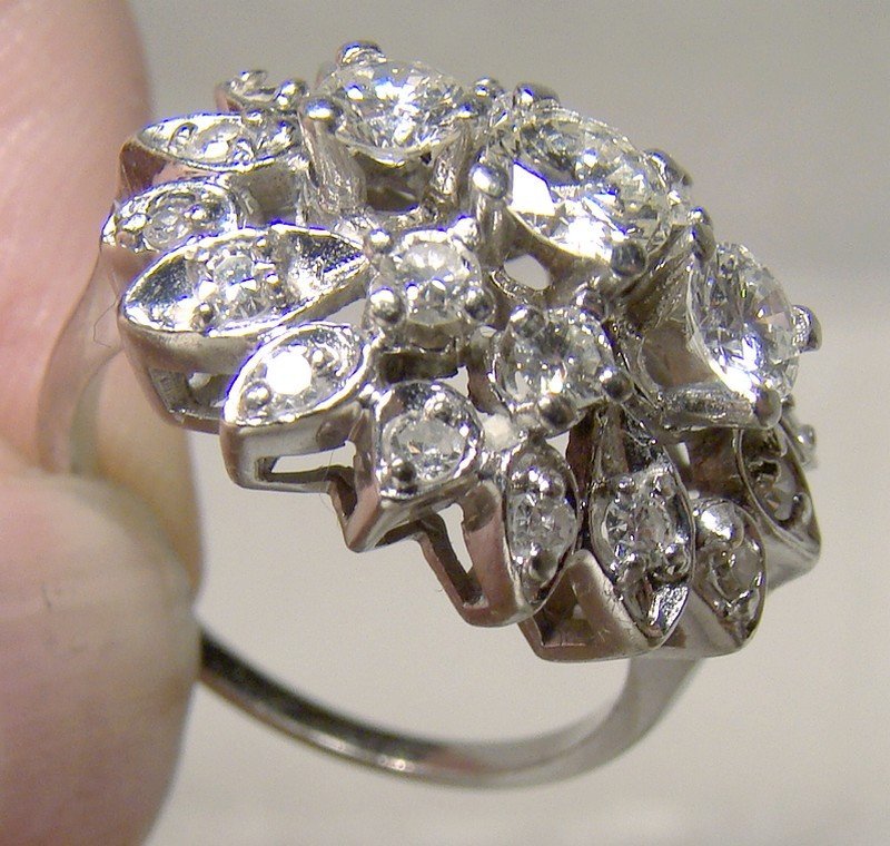18K White Gold Diamonds Cluster Cocktail Ring 1950s 18 K Size 6