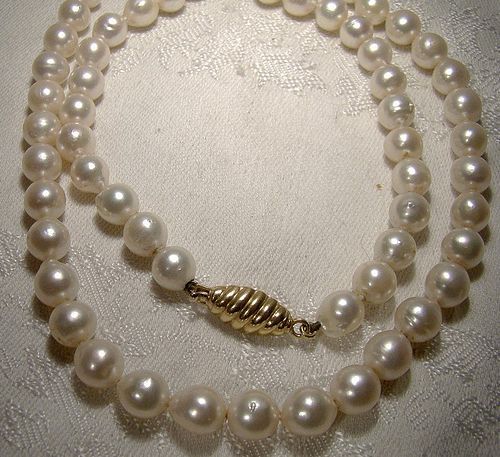 Baroque Pearls Strand Necklace w/ 18K Gold Clasp 1980s 72 Pearls ~8 mm