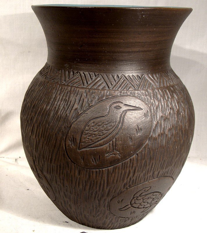 Kanyengeh Six Nations Pottery Large Vase - Signed Dee 1977