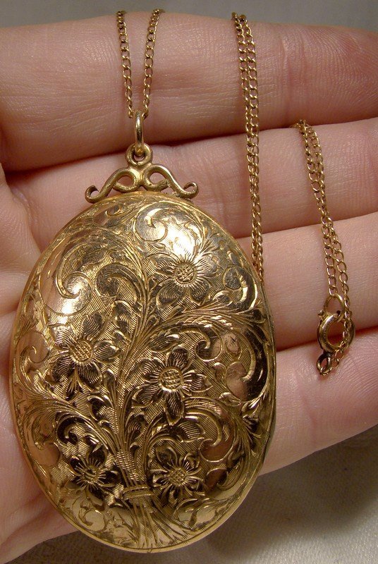 Gold Filled Engraved Large Photo Locket Necklace 1930s 1940s GF Chain