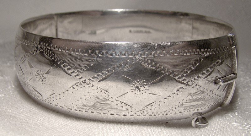 Hand Engraved Sterling Silver Bangle Bracelet 1940s-50s Diamond Motif
