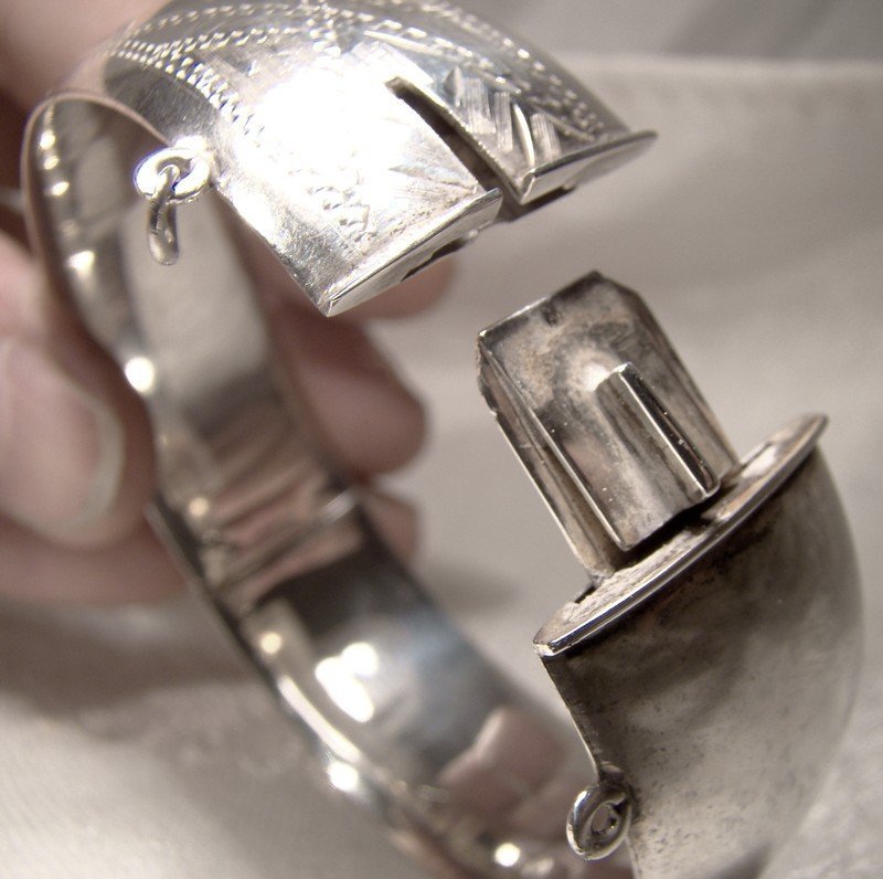 Hand Engraved Sterling Silver Bangle Bracelet 1940s-50s Diamond Motif