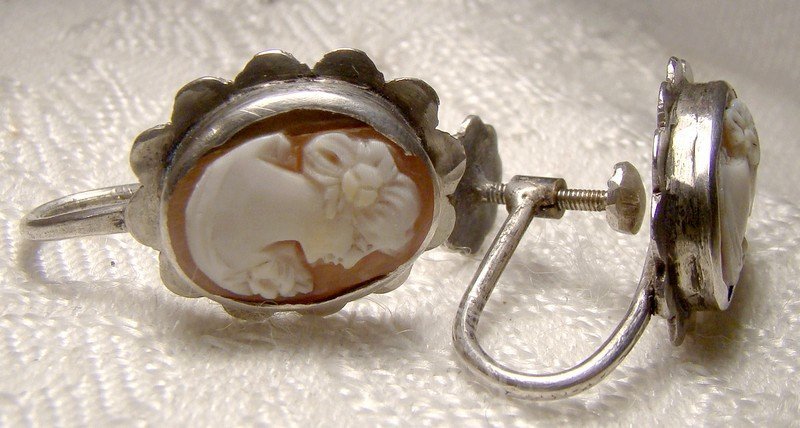 Pair Carved Shell Cameo 800 Silver Screwback Earrings 1940s