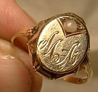 Early Art Deco 10K Yellow Gold Signet Ring with Pearl 1920
