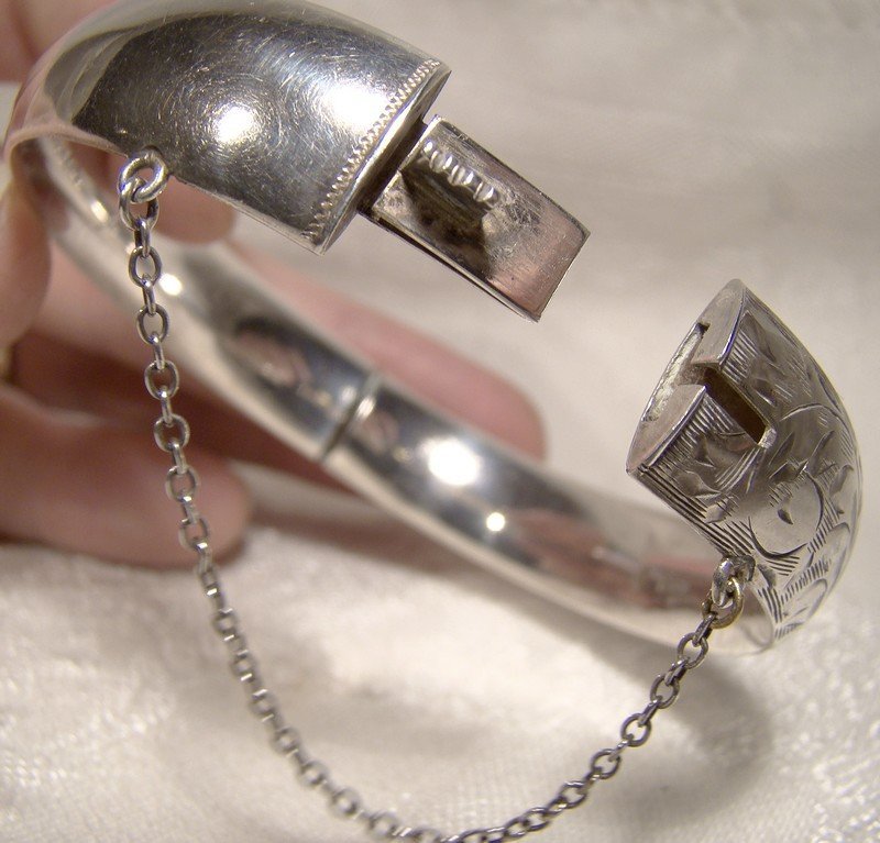 Hand Engraved Sterling Silver Hinged Bangle Bracelet 1930s