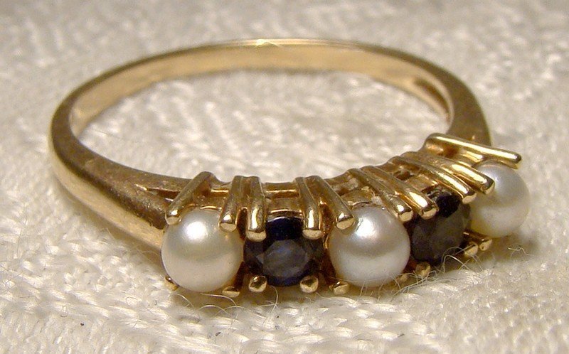 10K Sapphires and Pearls Row Ring 1960s - Size 8