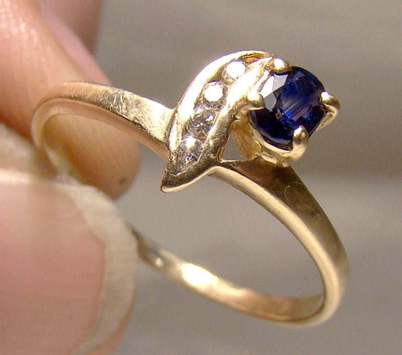 14K Gold Blue Sapphire and Diamonds Ring 1970s 14 K Size 7-1/2