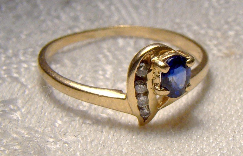 14K Gold Blue Sapphire and Diamonds Ring 1970s 14 K Size 7-1/2