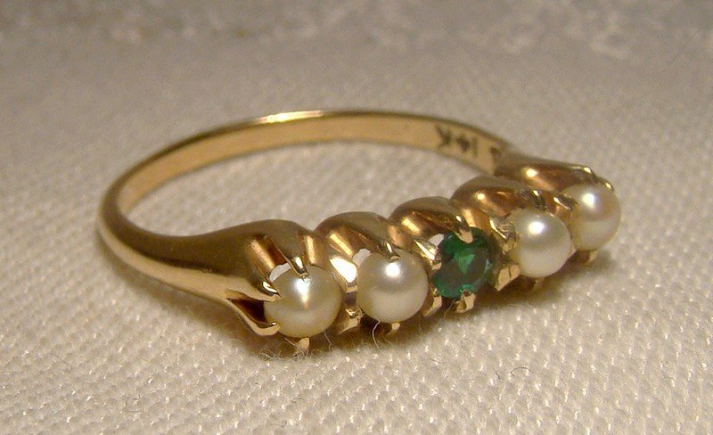 14K Green Topaz &amp; Pearls Row Ring 1930s 1940s - Size 7-1/2