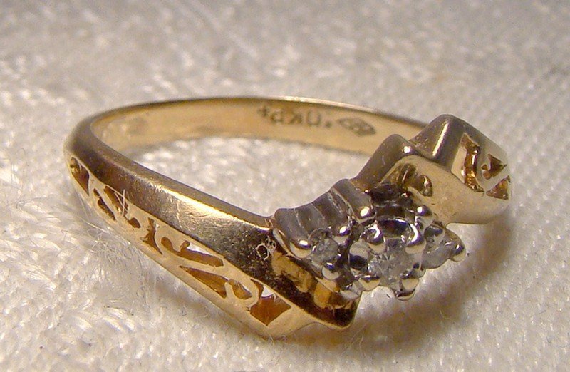 10K Yellow Gold Diamonds Filigree Ring - Great Style 1960s Size 6-1/2