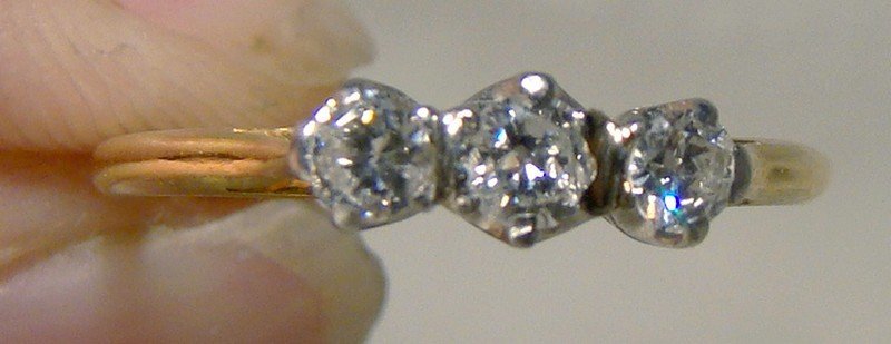 Edwardian 18K Yellow Gold 3 Diamonds Row Ring 1915-1920 Size 7-3/4