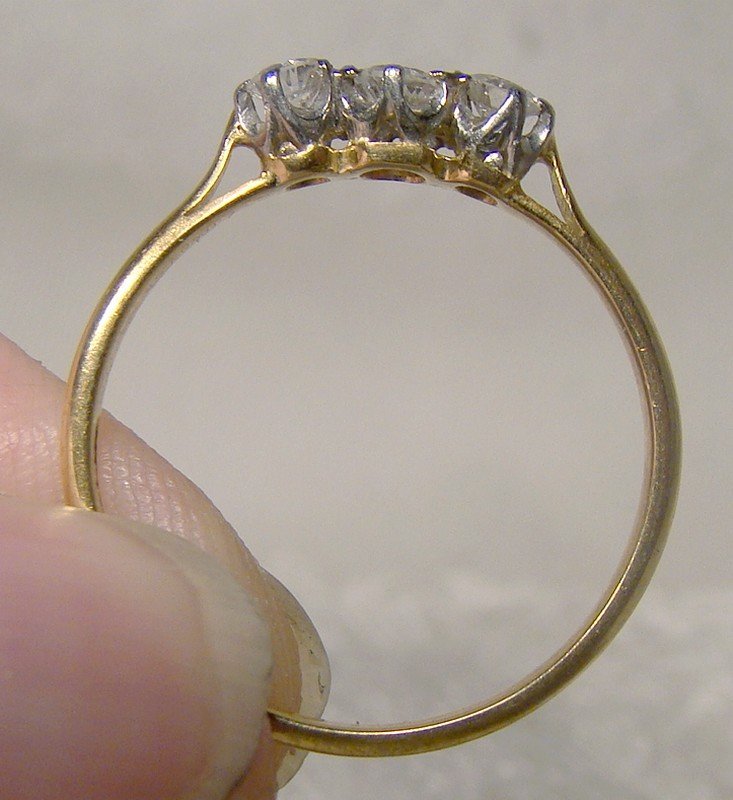 Edwardian 18K Yellow Gold 3 Diamonds Row Ring 1915-1920 Size 7-3/4