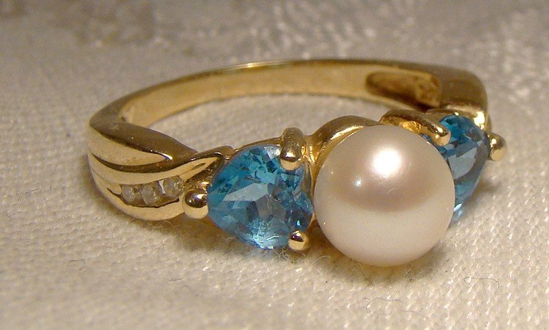 14K Cultured Pearl Blue Topaz Hearts and Diamonds Ring 1980s 14 K