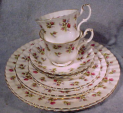 Royal Albert Winsome China 5 Piece Place Setting 1970s