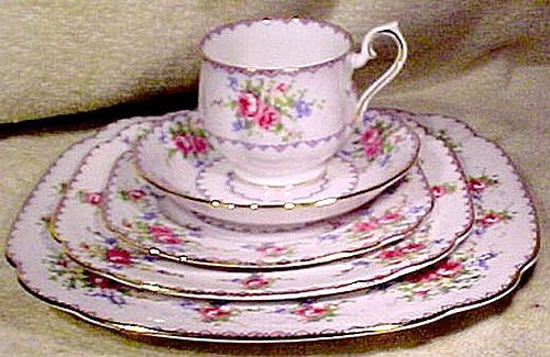 Royal Albert PETITPOINT 5 Piece Place Setting