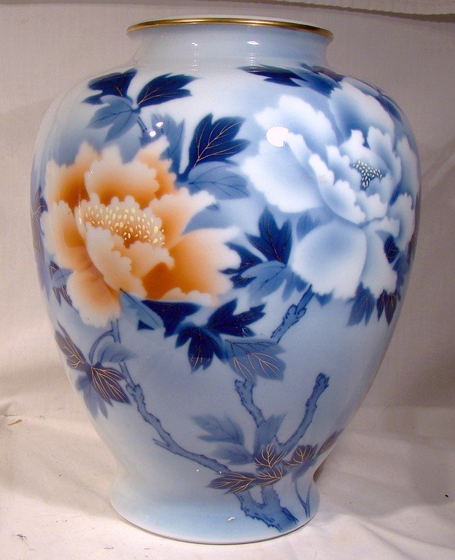 Fukagawa Seiji 9-3/4" Tree Peony Japan Porcelain Vase 1900-20