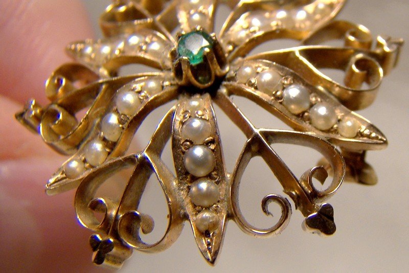 15K Emerald Seed Pearls Starburst Gothic Flower Aesthetic Pin Brooch