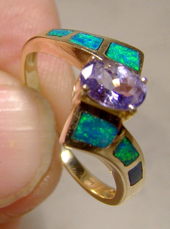 14K Opals and Tanzanite Ring 1980s 1990s Size 6-1/4 Pathway of Opals