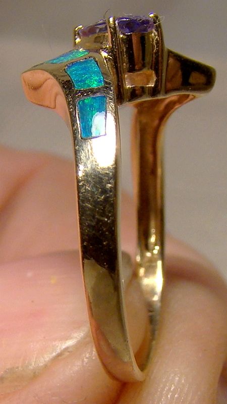 14K Opals and Tanzanite Ring 1980s 1990s Size 6-1/4 Pathway of Opals
