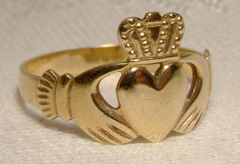 9k Claddagh Ring 9 K Size 8 Irish Wedding Band Yellow Gold
