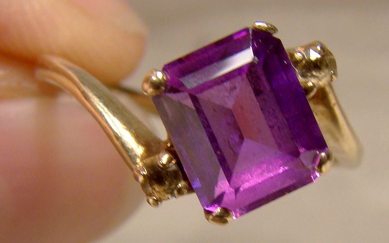10K Purple Sapphire Rng with White Sapphires 1950s - Size 7