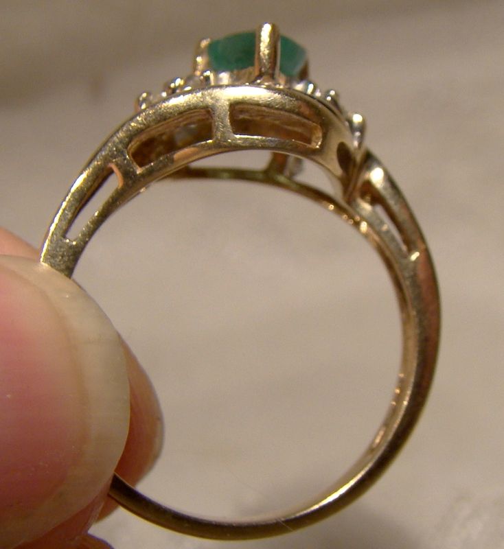 10K Pear Cut Emerald and Diamonds Ring 1970s - Size 7