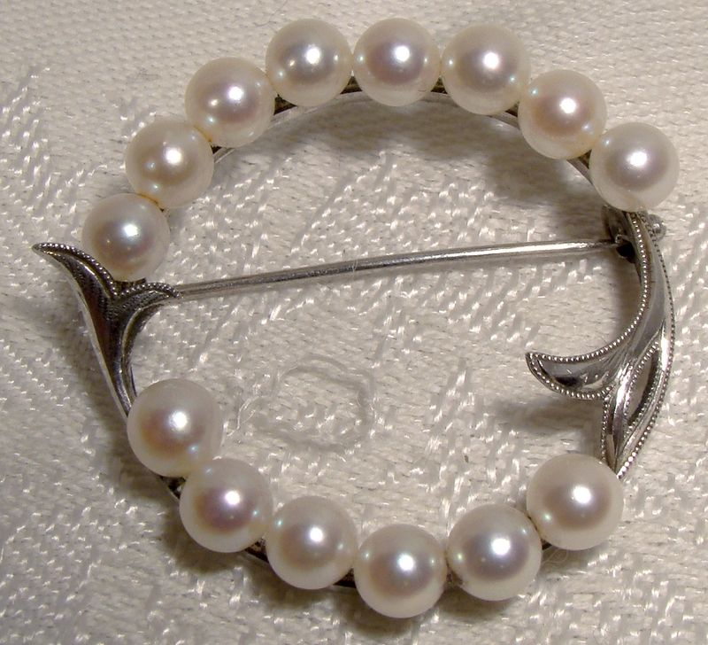 Cultured Pearls Sterling Silver Circle or Wreath Pin 1950s