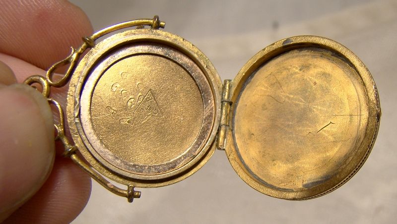 Victorian Edwardian Round Gold Filled Photo Locket 1900 1910