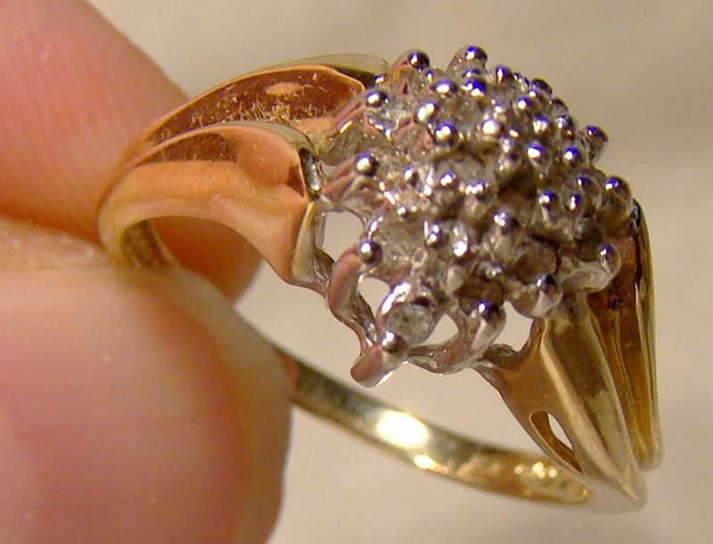 10K Diamond Cluster Ring 1980 Size 7-1/4