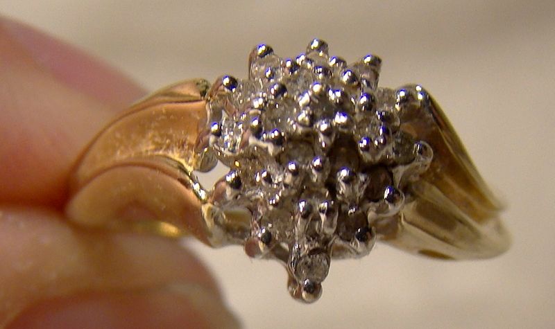 10K Diamond Cluster Ring 1980 Size 7-1/4