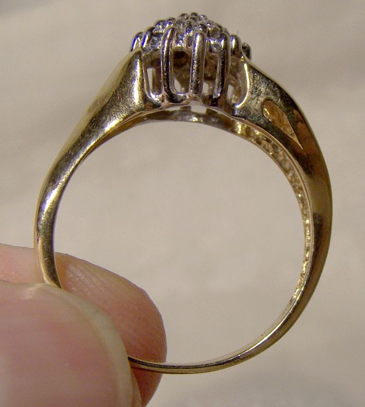 10K Diamond Cluster Ring 1980 Size 7-1/4