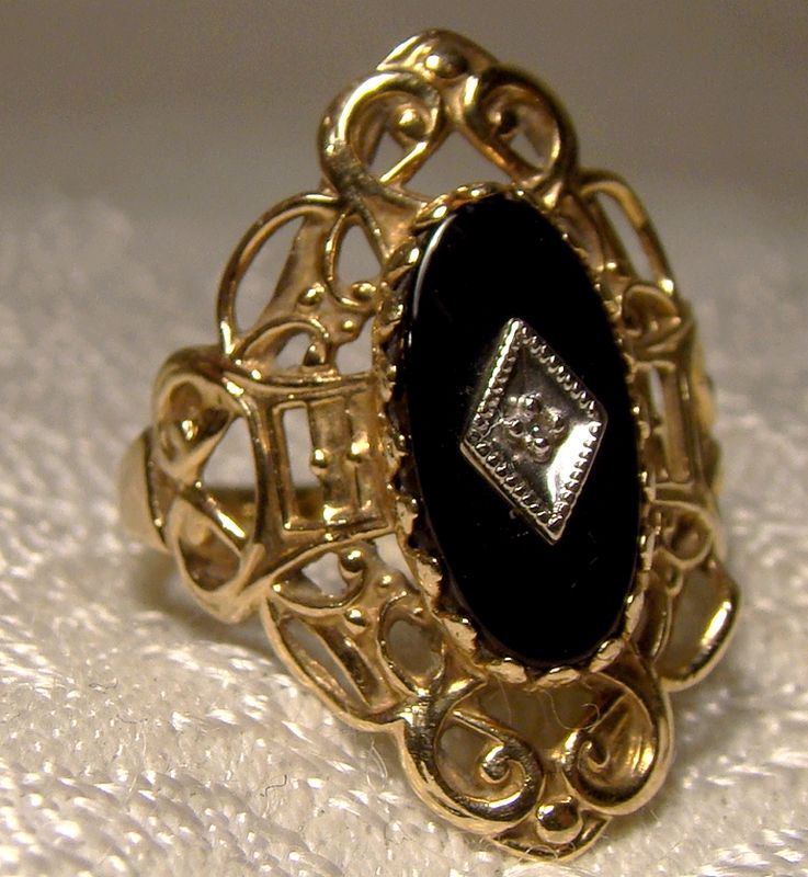 10K Black Onyx and Diamond Filigree Statement Ring Size 6-1/2