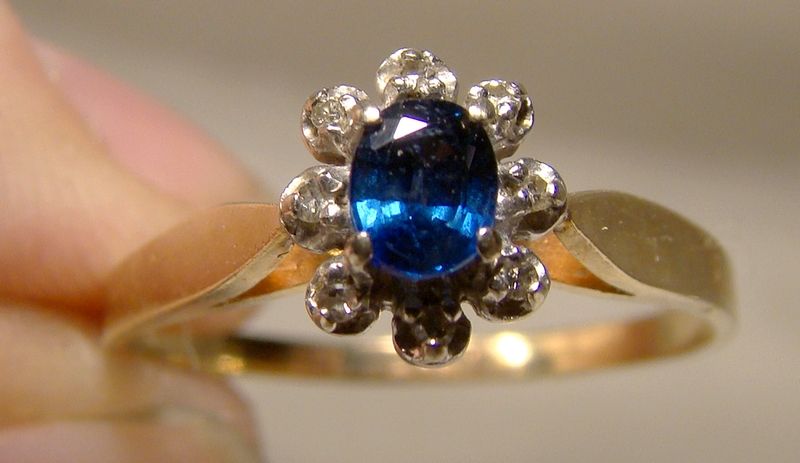 10K Yellow Gold Sapphire and Diamonds Cluster Ring Size 8-1/4